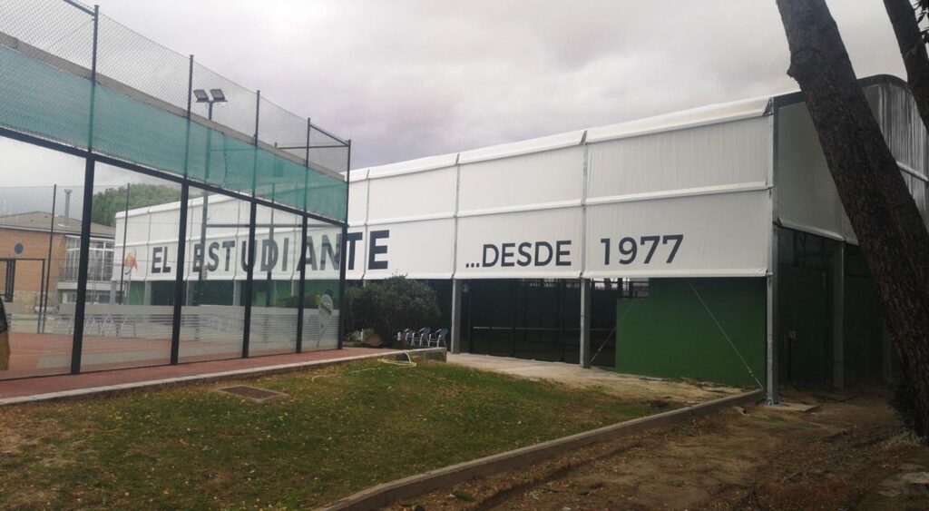 Cover for three padel courts in Madrid