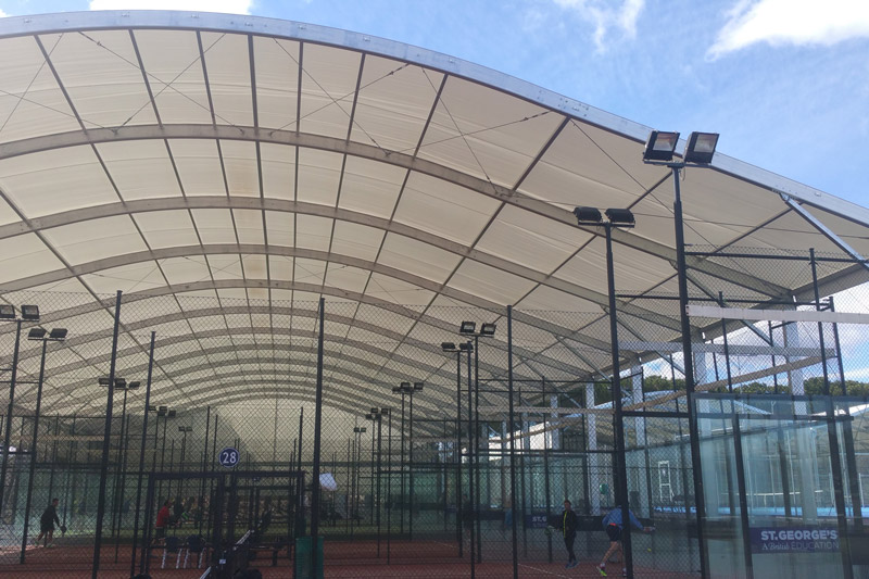 Cover for three padel courts in Madrid