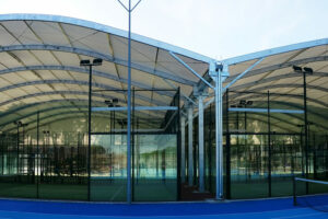 Cover for three padel courts in Madrid