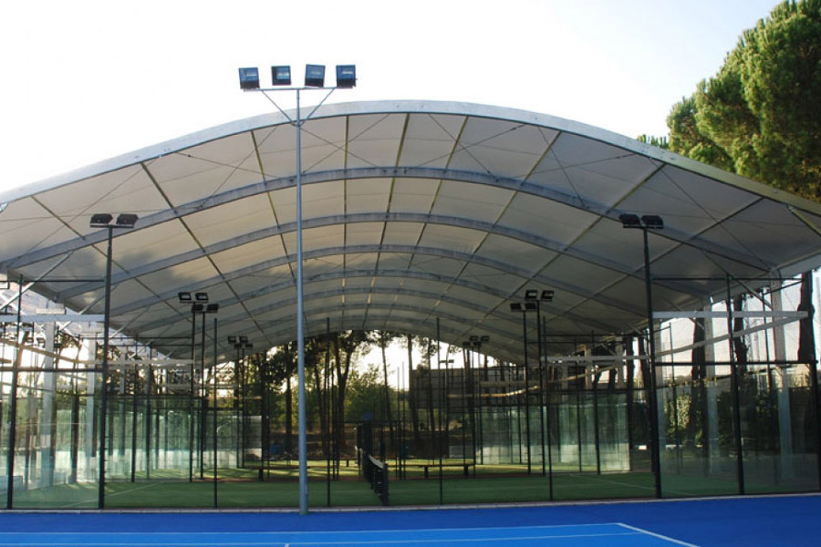 Cover for three padel courts in Madrid