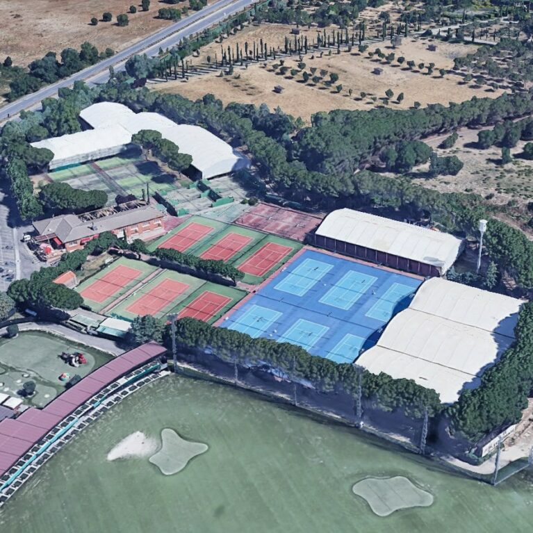 covering of several paddle courts in a sports club