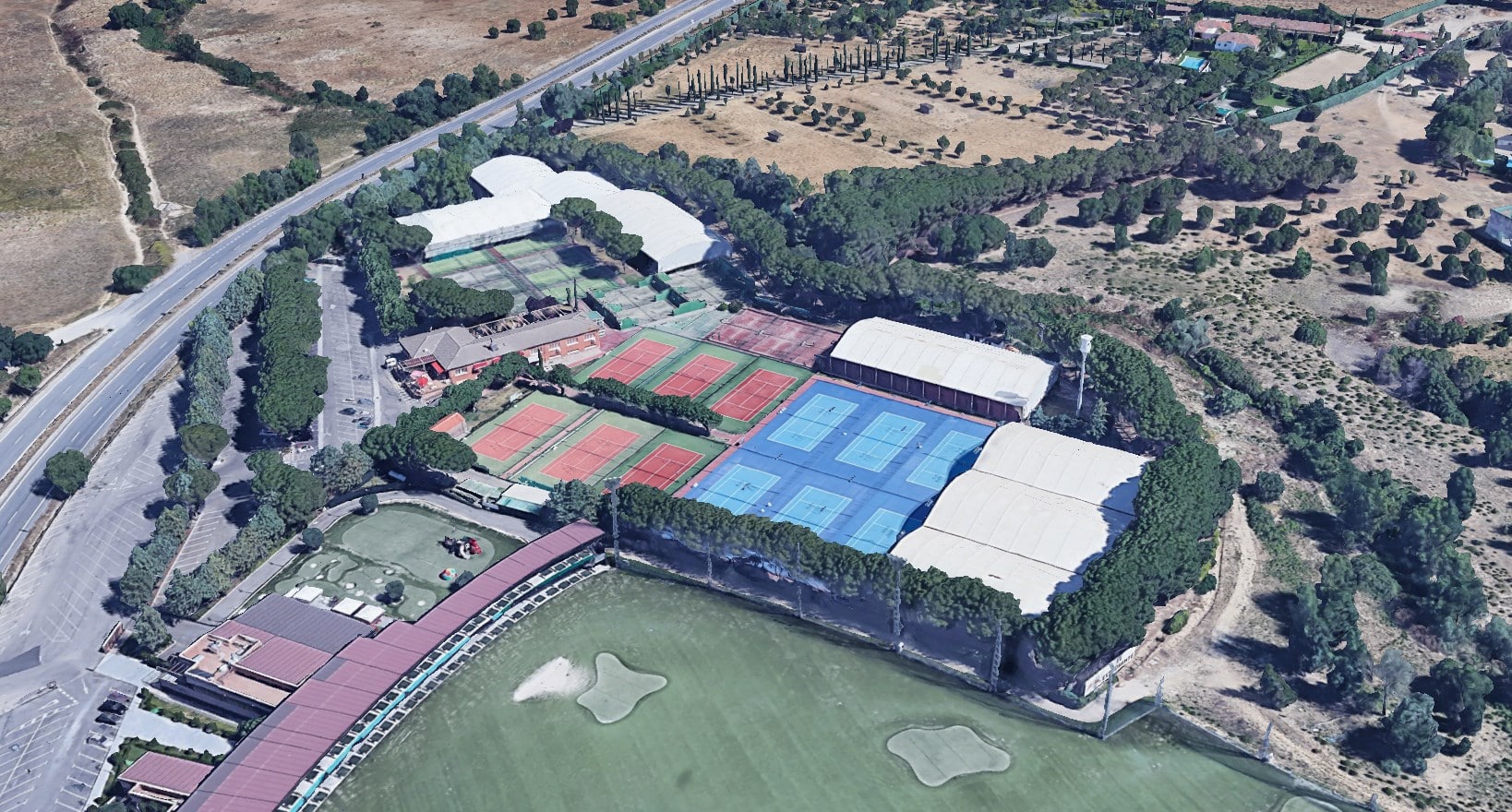 Covering of several padel courts in a sports club