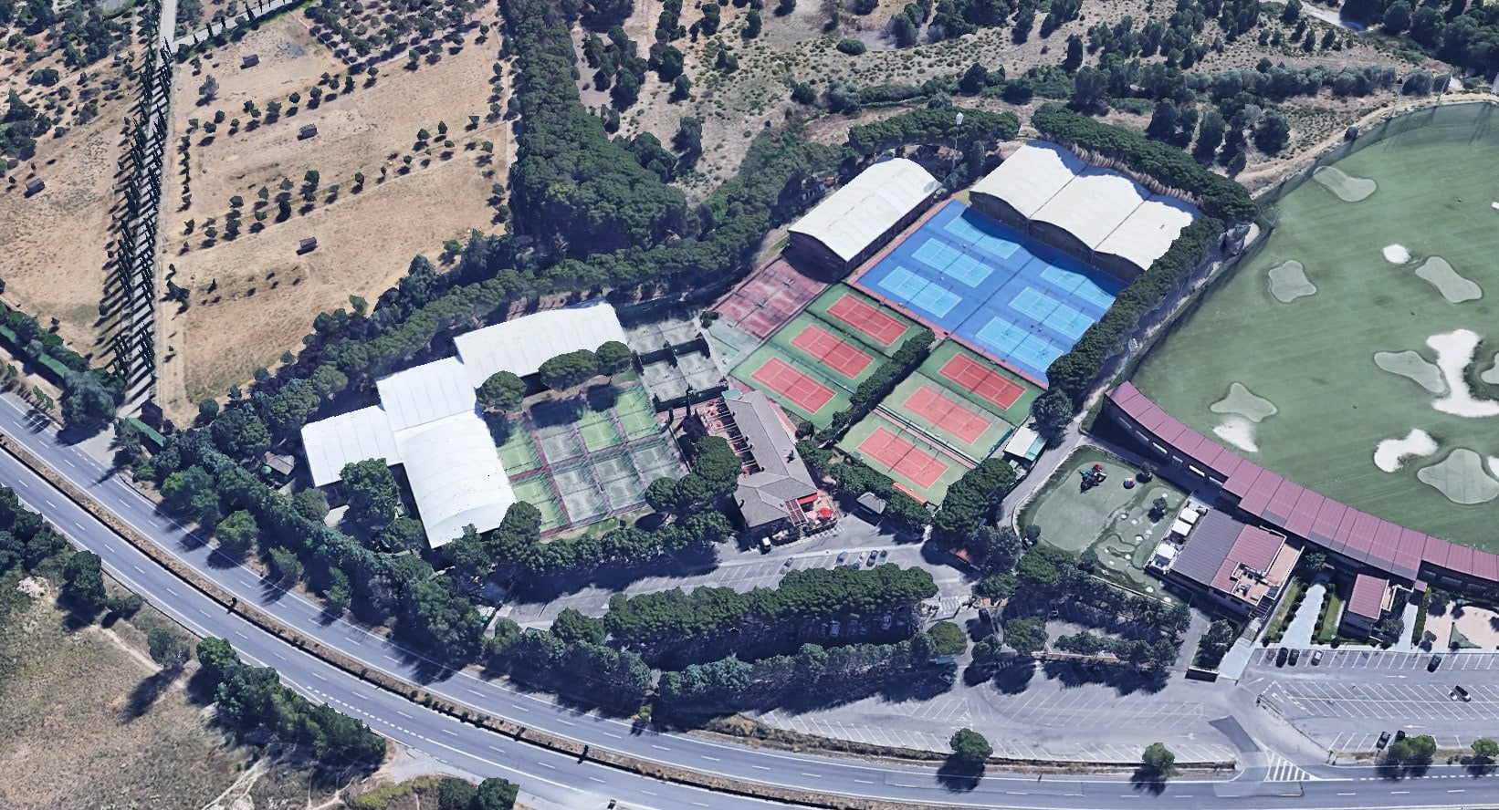 Covering of several padel courts in a sports club